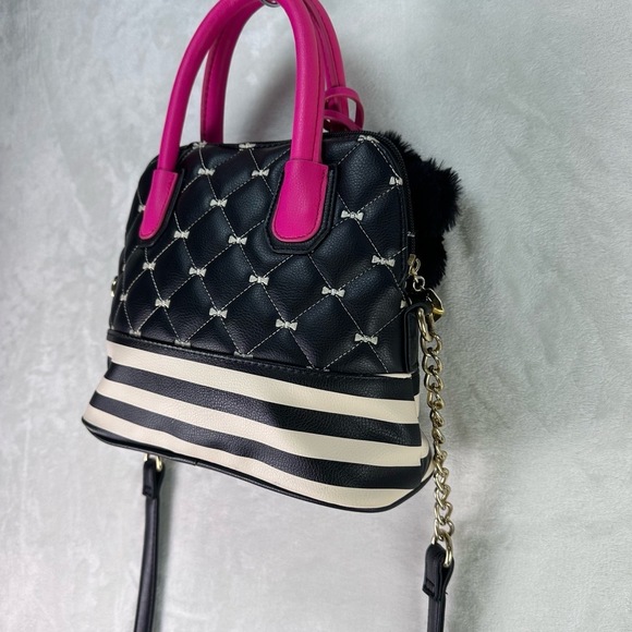 Betsey‎ Johnson Black Striped Quilted Bows Pink Handles Fur Keychain Satchel Bag - Picture 8 of 9